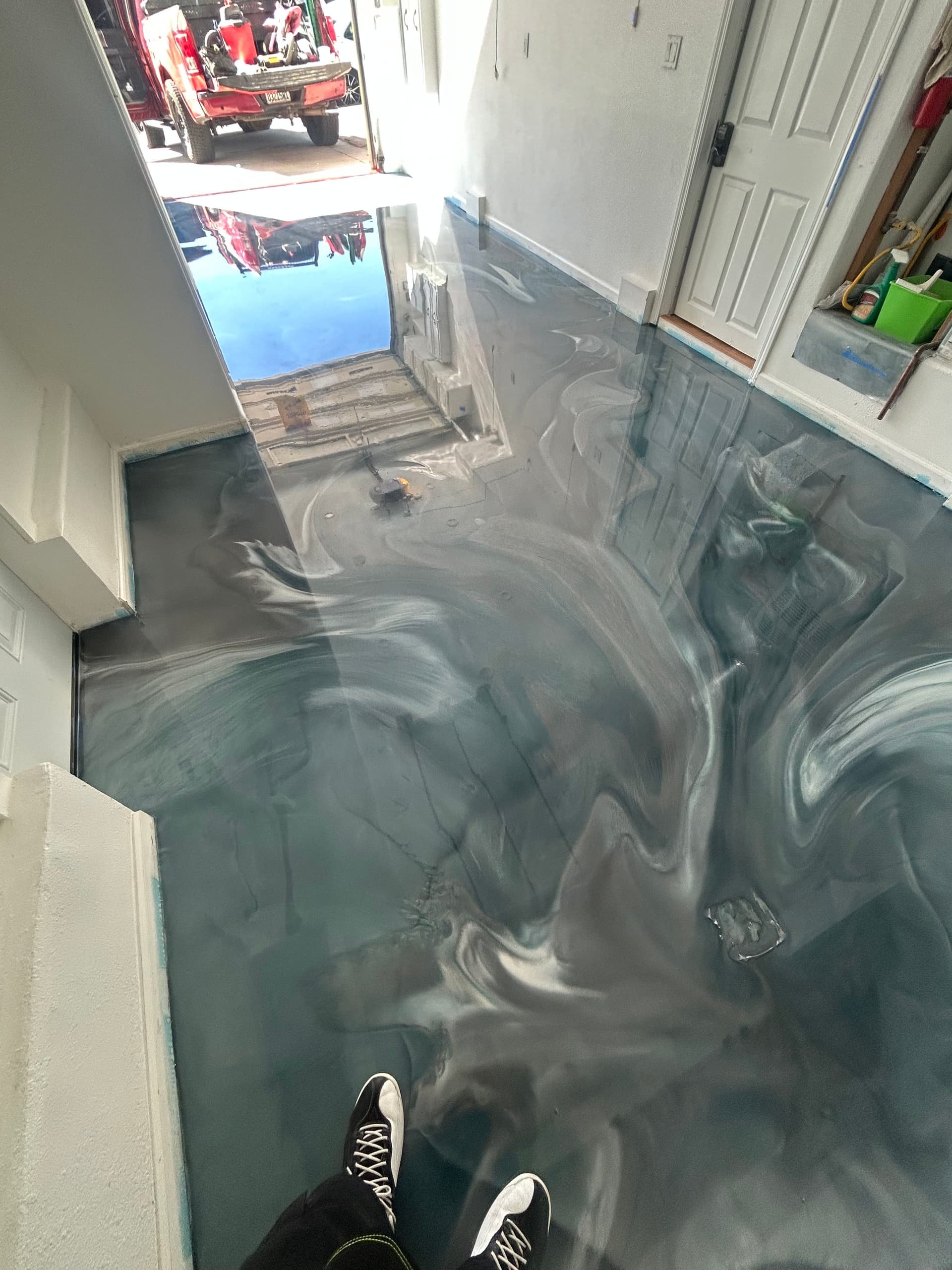 Single Car Garage Gets a Stunning Metallic Epoxy Floor image