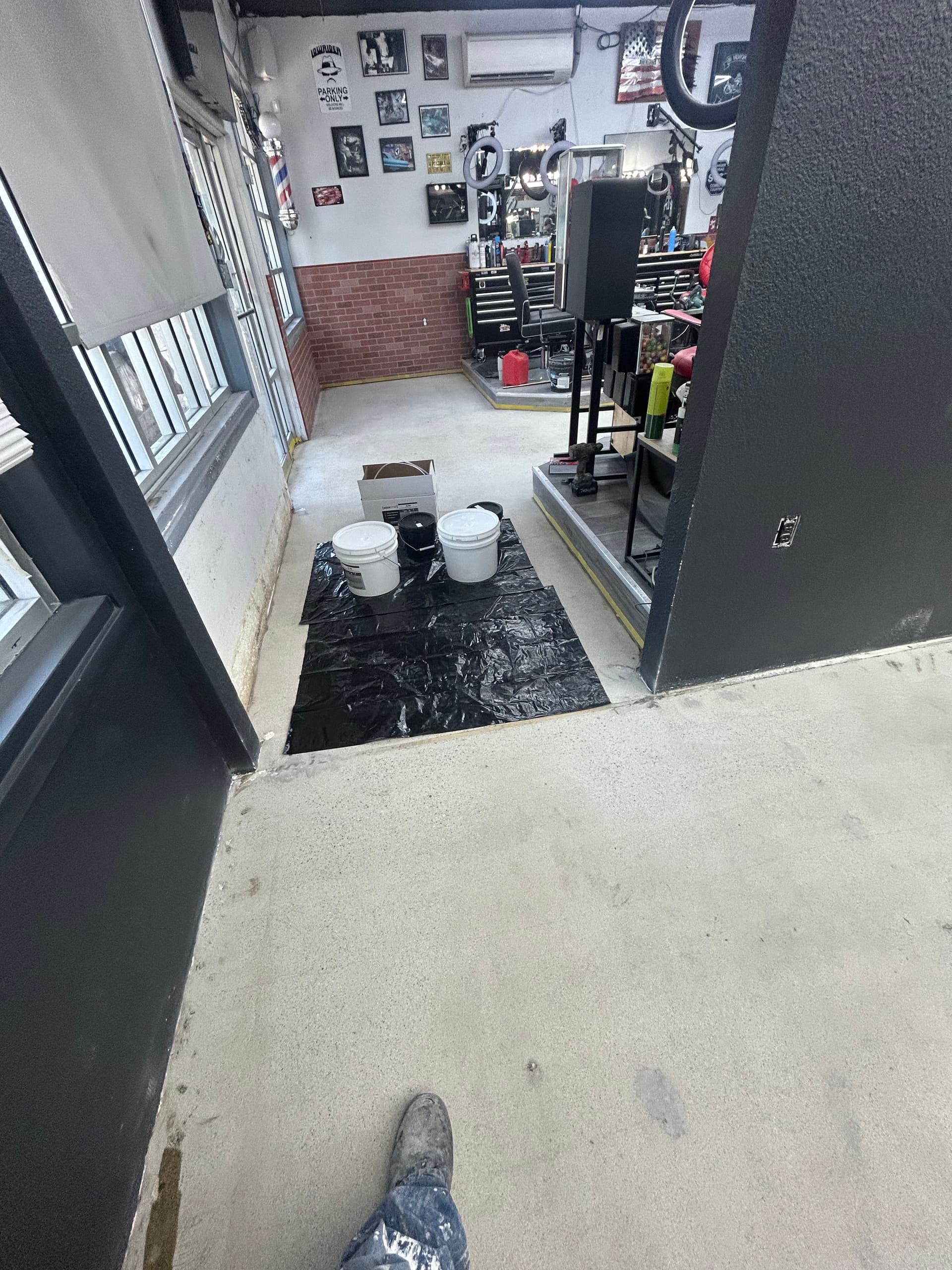 Gallery photos for Cracked Concrete to High-Gloss Black Epoxy in a Commercial Space: Image #4
