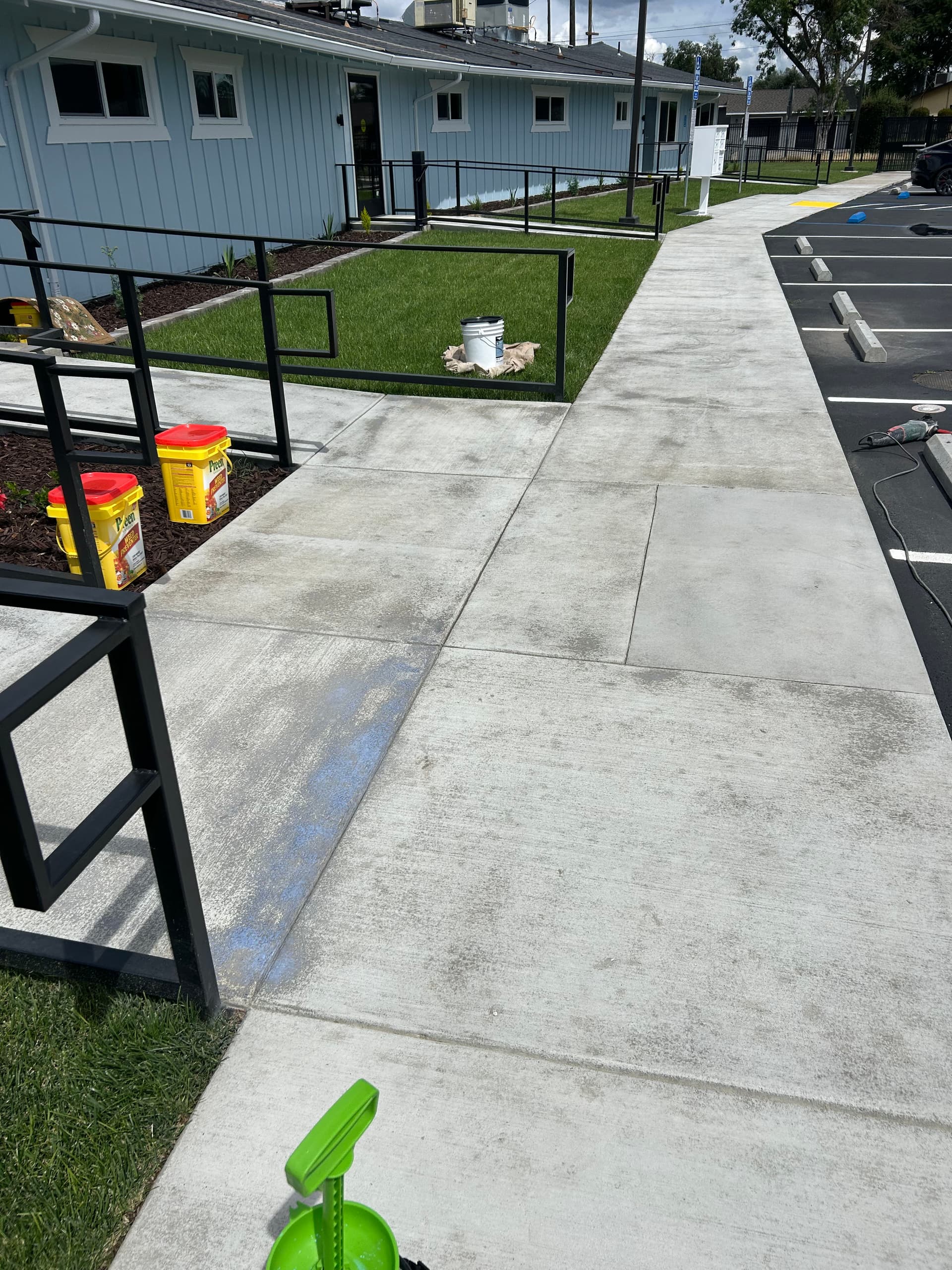 Gallery photos for Concrete Walkway Cleaning and Sealing at a Multi-Unit Property: Image #4