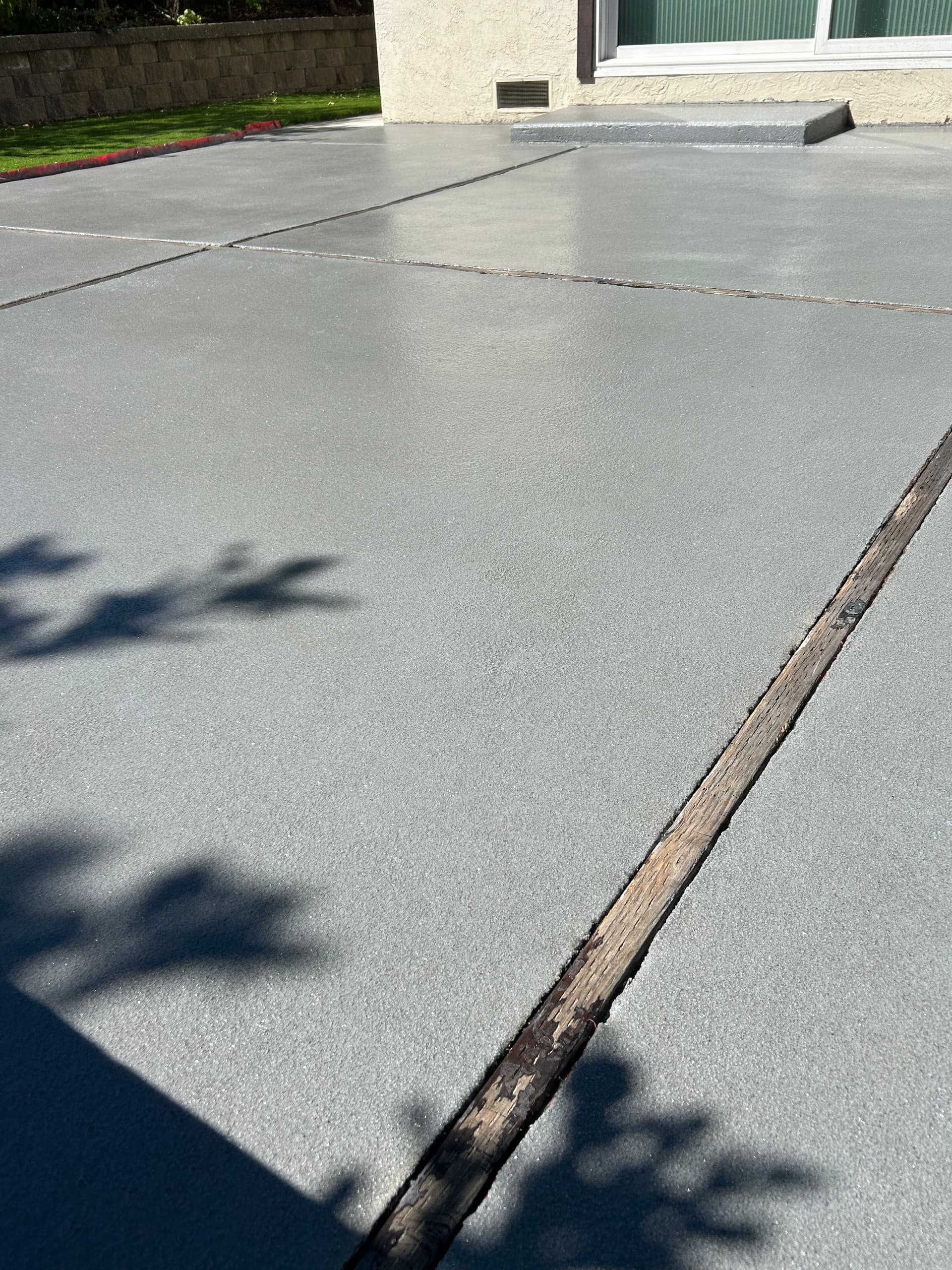Gallery photos for Backyard Patio Gets a Sand Coating Epoxy and Poly Double Broadcast Finish: Image #2
