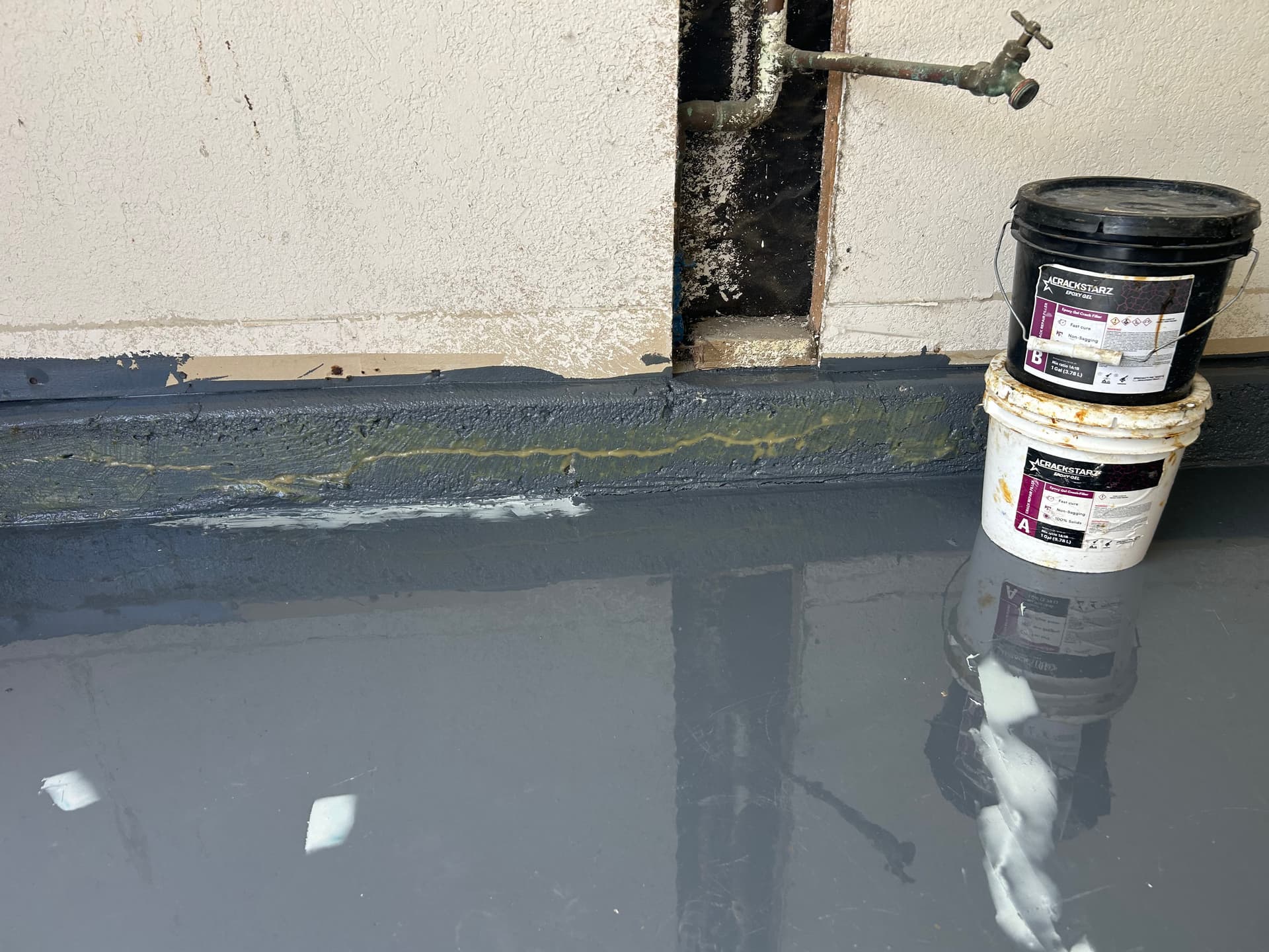 Gallery photos for Plain Concrete Garage Gets a High-Gloss Metallic Epoxy Floor: Image #3