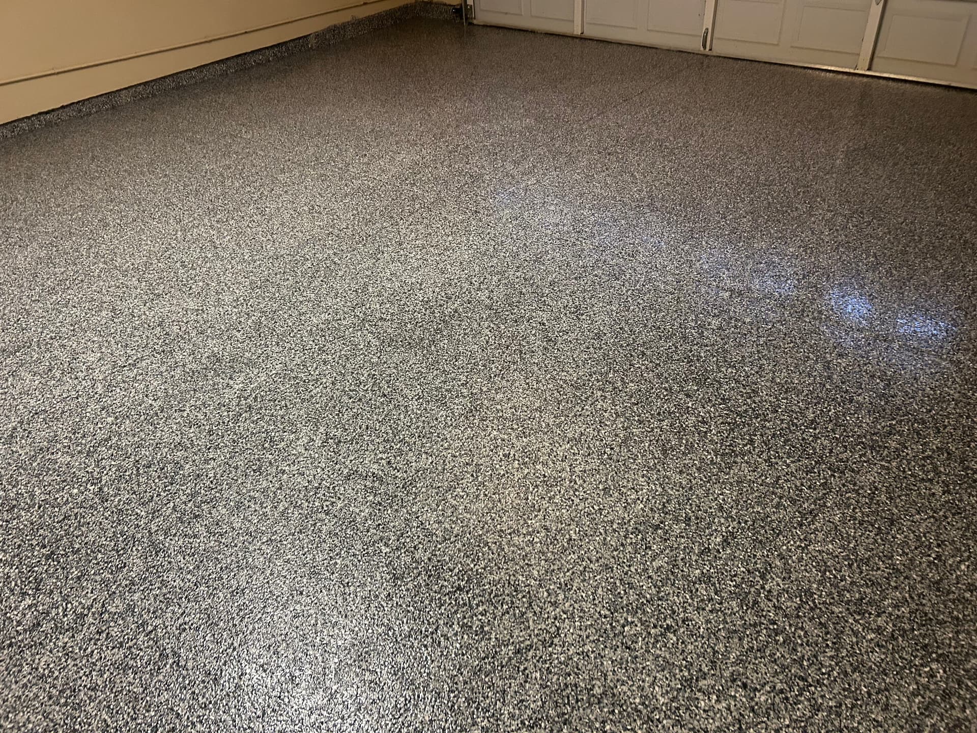 Gallery photos for Cracked Garage Floor Gets Full Epoxy Flake Makeover in Brentwood: Image #4