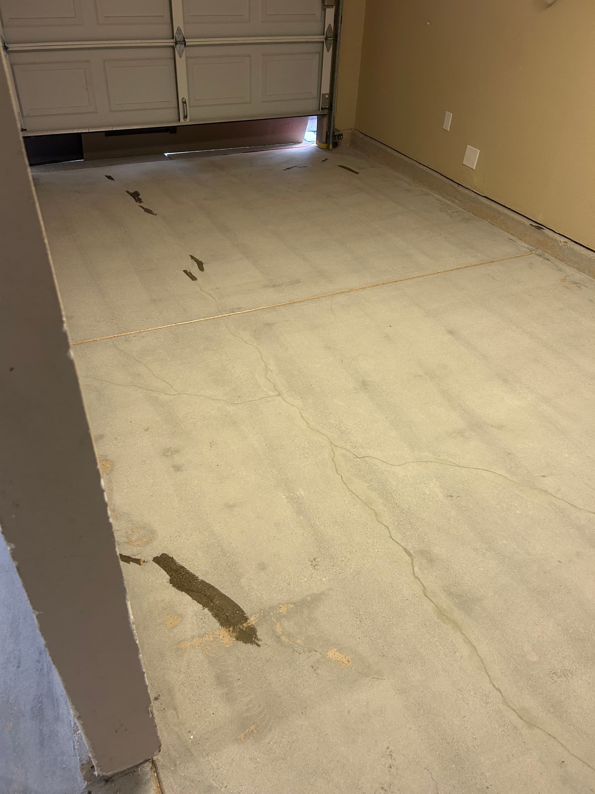 Gallery photos for Cracked Garage Floor Gets Full Epoxy Flake Makeover in Brentwood: Image #9