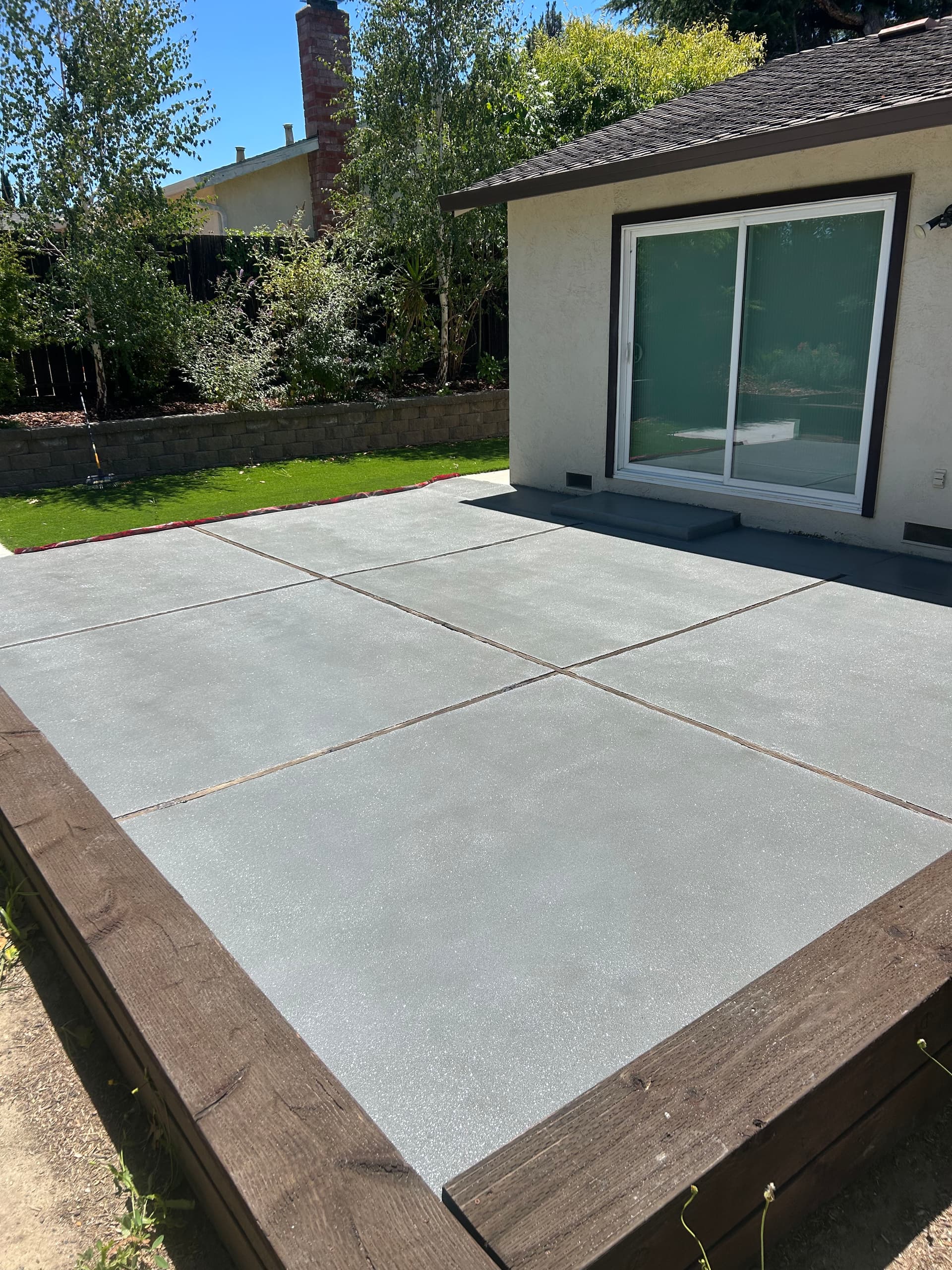 Gallery photos for Backyard Patio Gets a Sand Coating Epoxy and Poly Double Broadcast Finish: Image #6