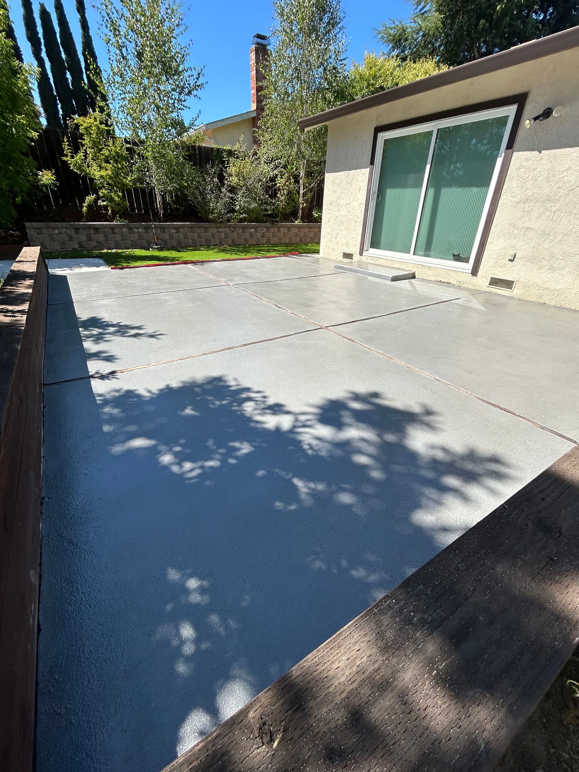 Gallery photos for Backyard Patio Gets a Sand Coating Epoxy and Poly Double Broadcast Finish: Image #5