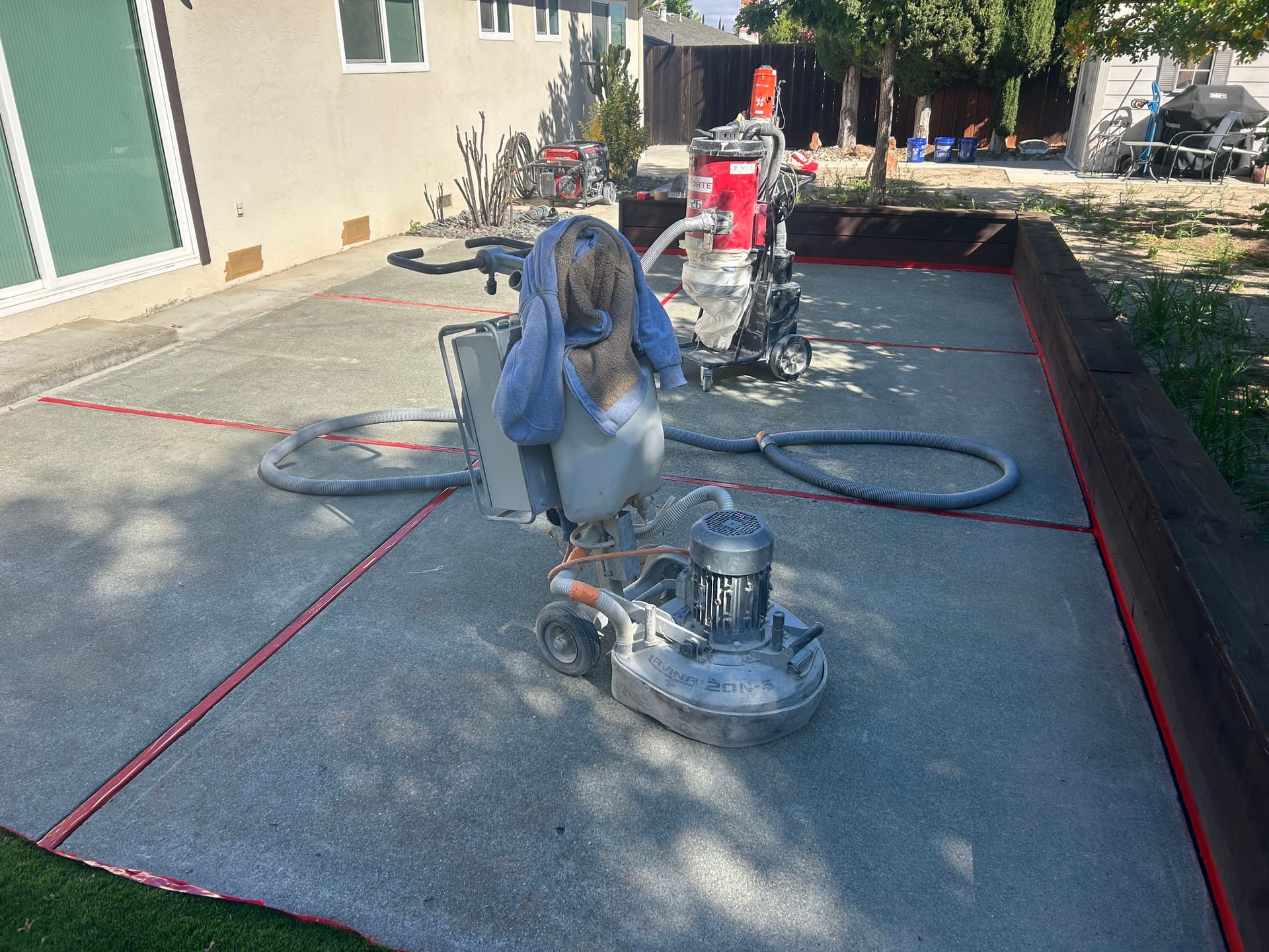 Gallery photos for Backyard Patio Gets a Sand Coating Epoxy and Poly Double Broadcast Finish: Image #8