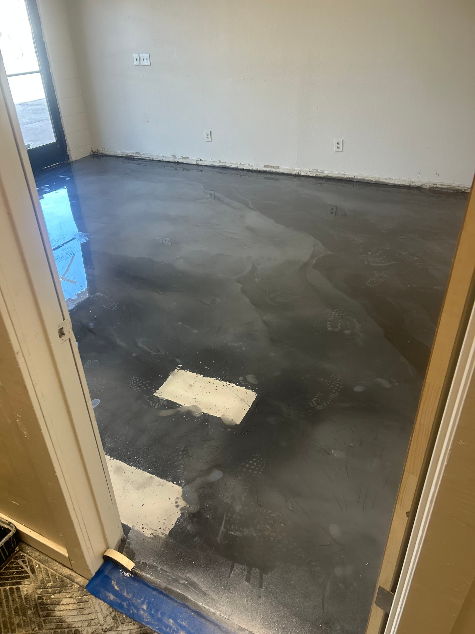 Gallery photos for Blue Gray Metallic Epoxy Floors for a Bathroom and Office: Image #7