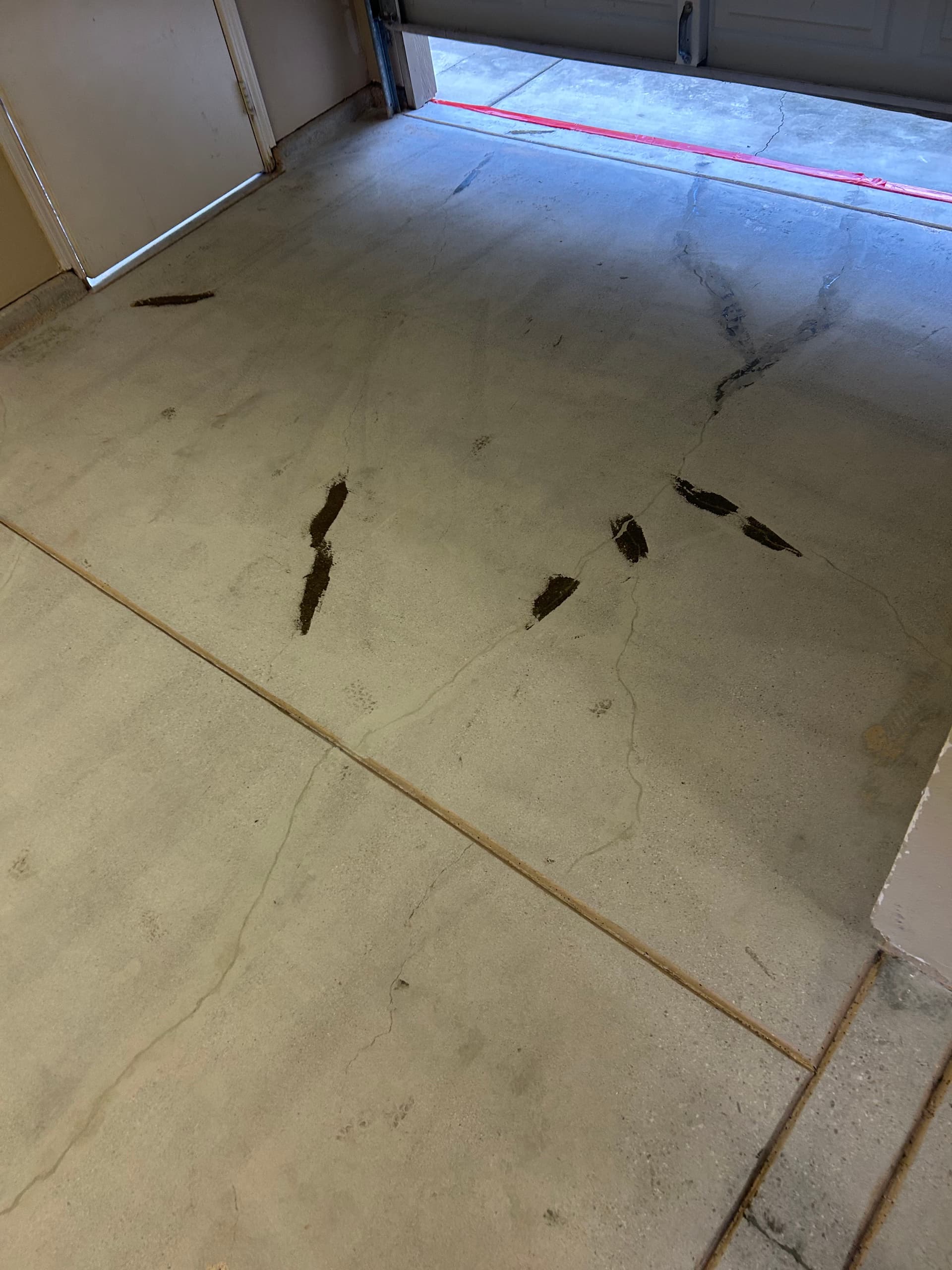 Gallery photos for Cracked Garage Floor Gets Full Epoxy Flake Makeover in Brentwood: Image #5